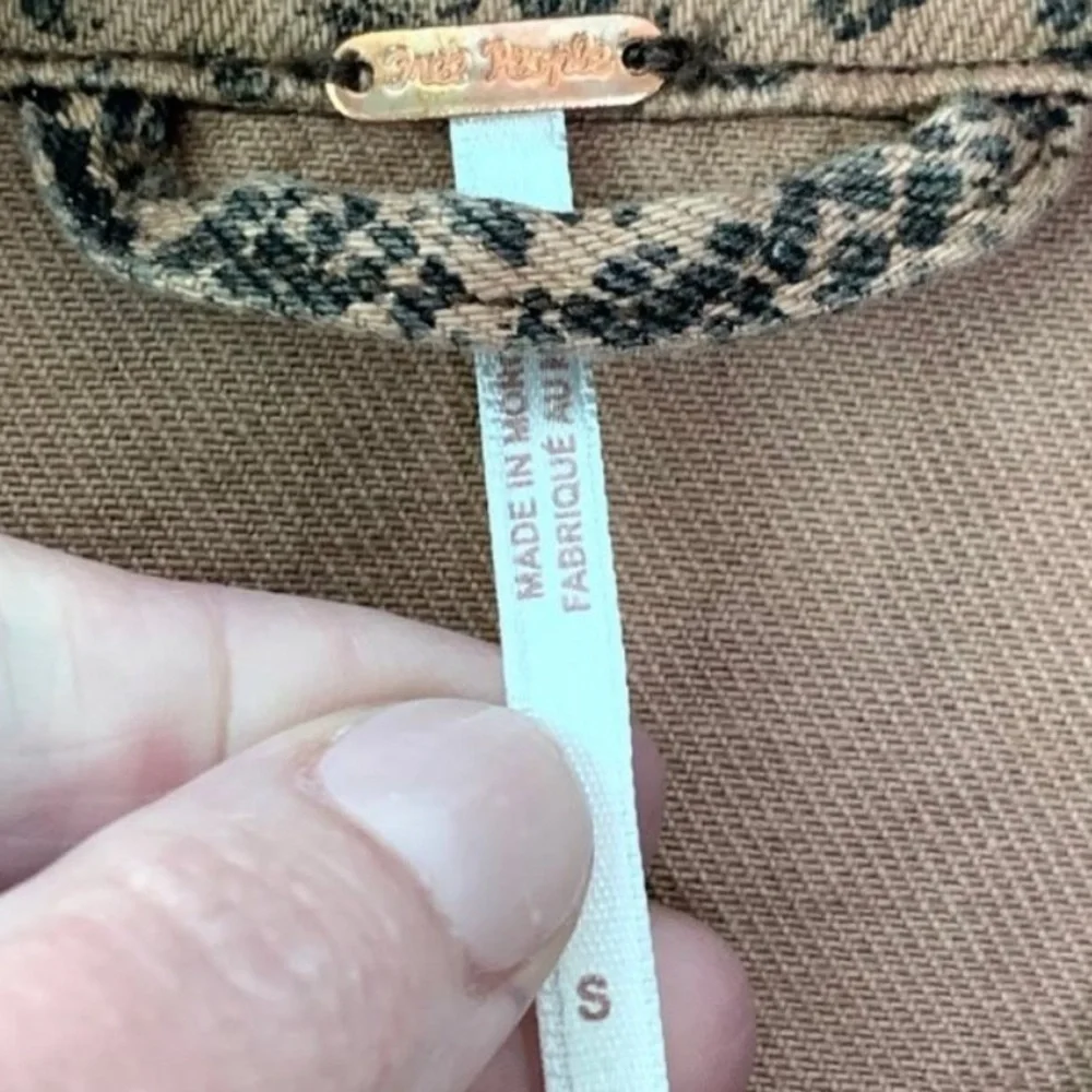 FREE PEOPLE‎ Snake Print Trucker Jacket in Brown Women's Small Button Up Pockets - Picture 7 of 9